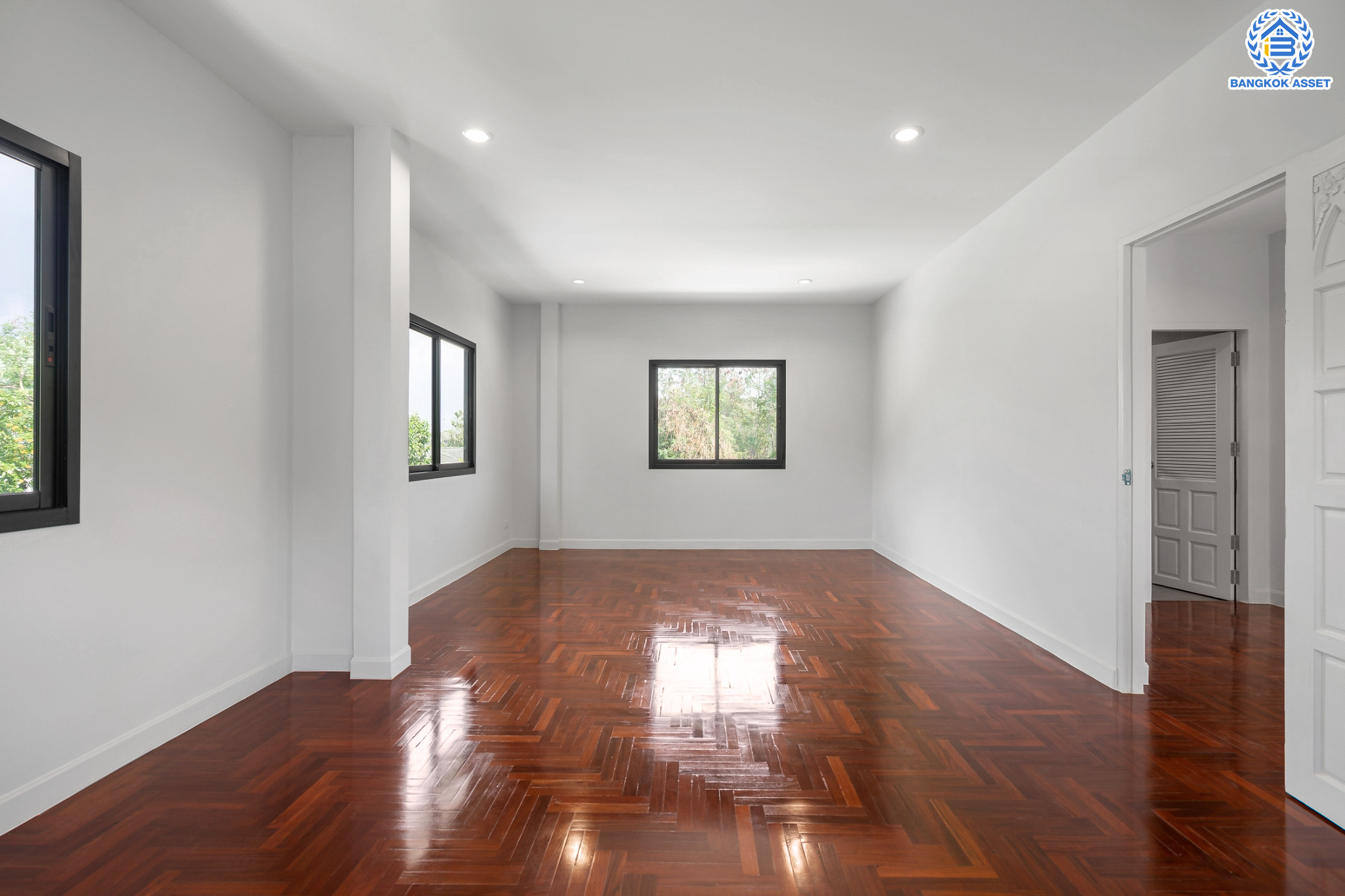 บ้านมือสองตกแต่งใหม่ หลังใหญ่พร้อมเข้าอยู่ ม.เมืองดี พุทธมณฑลสาย 2 เนื้อที่ 63.5 ตร.ว. ฟังก์ชันจัดเต็ม 3 ห้องนอน 2 ห้องน้ำ จอดรถได้ถึง 2 คัน บนทำเลใกล้ทางคู่ขนานลอยฟ้าบรมราชชนนี และเซ็นทรัลปิ่นเกล้า